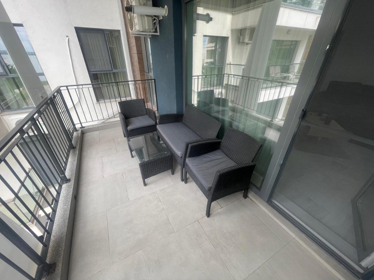 Velier Holiday Apartments Mamaia Exterior photo