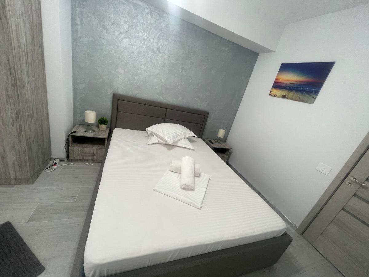 Velier Holiday Apartments Mamaia Exterior photo
