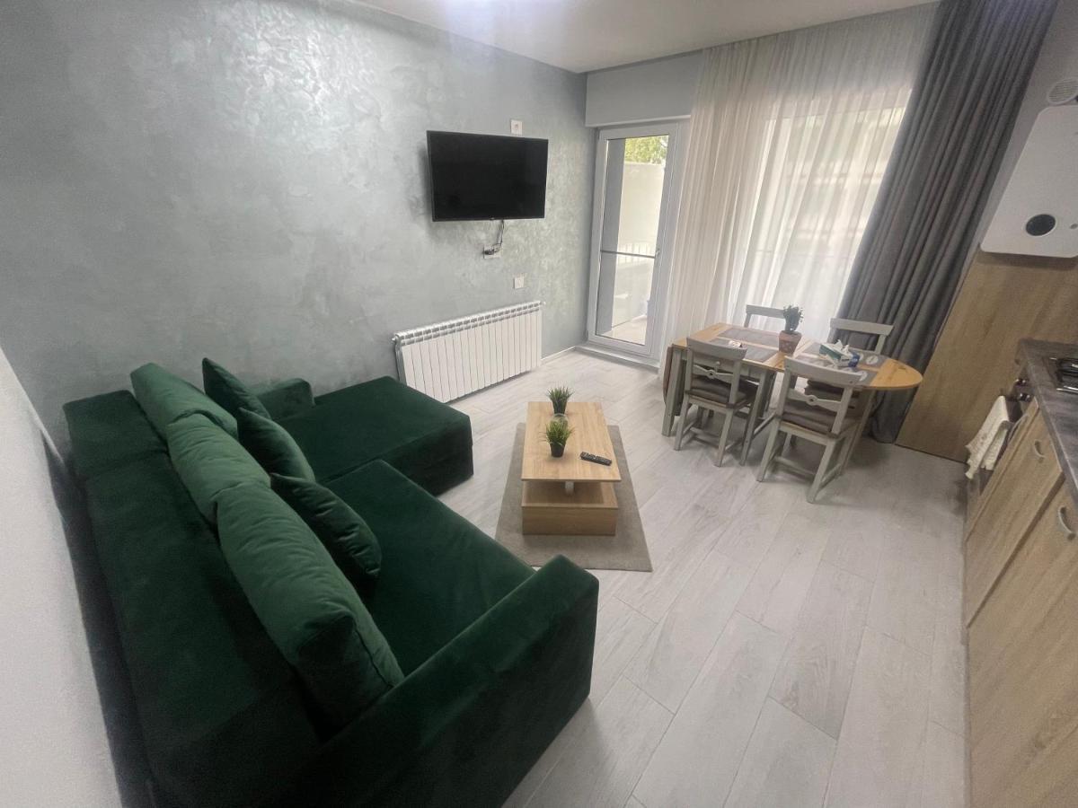 Velier Holiday Apartments Mamaia Exterior photo